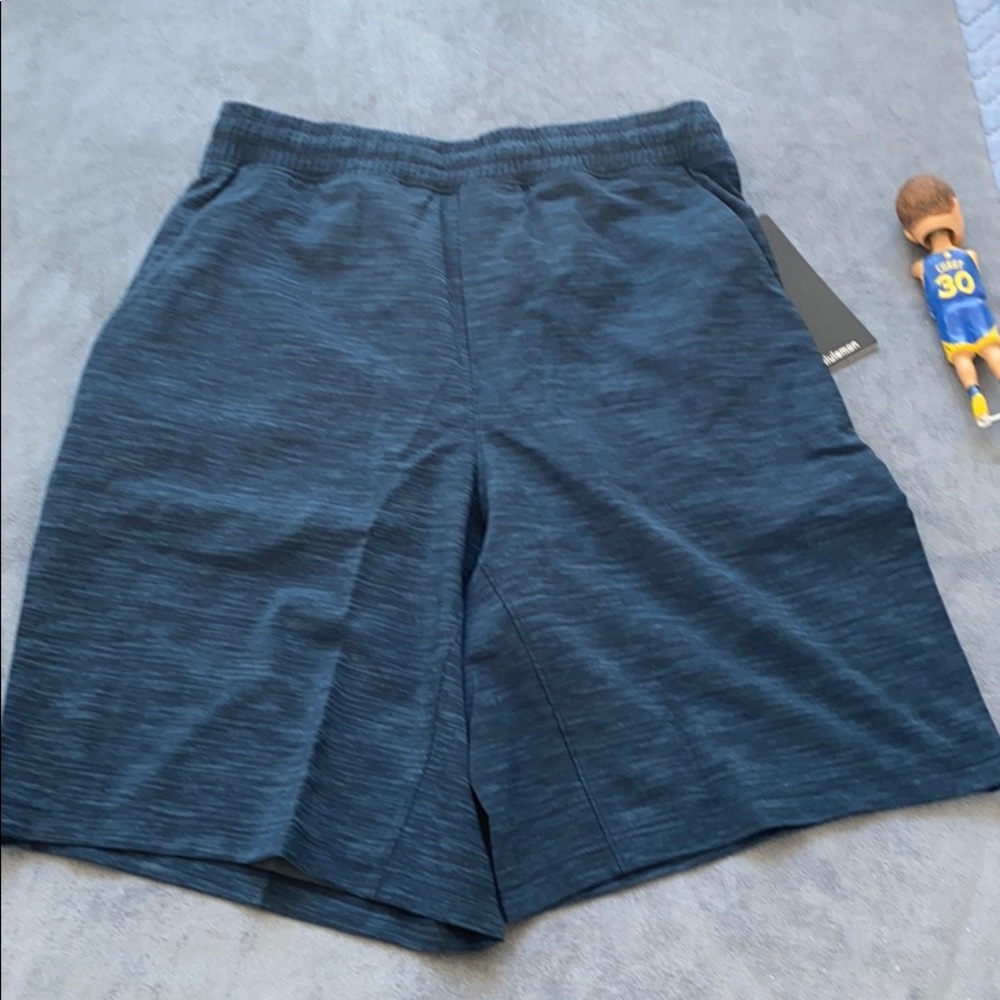 Lululemon pace breaker short 9” LL